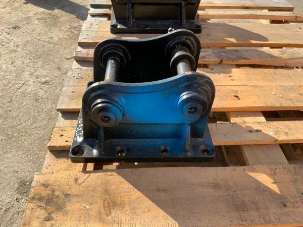 HAMMER / BREAKER CRADLE.....30mm PINS....3135. 377216468