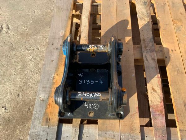 HAMMER / BREAKER CRADLE.....30mm PINS....3135. 377216471