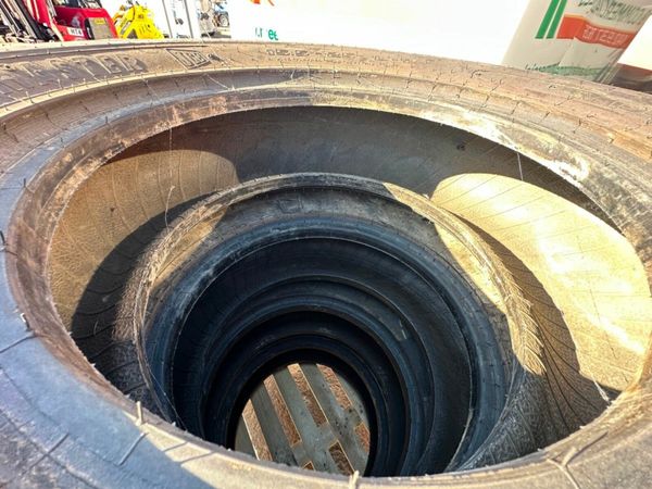 SITE MASTER TELEPORTER TYRES..15.5 - 25....4891 377216543