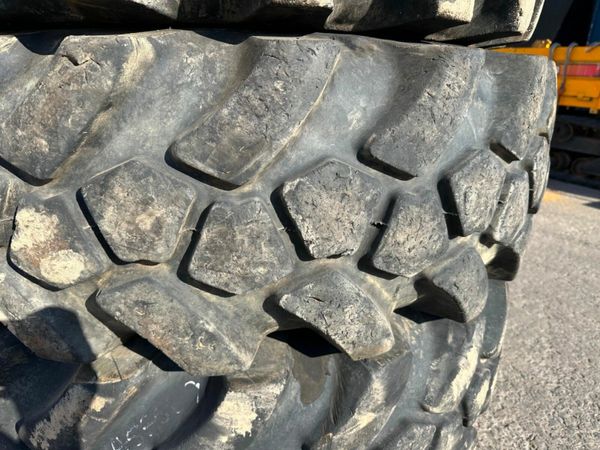 SITE MASTER TELEPORTER TYRES..15.5 - 25....4891 377216533