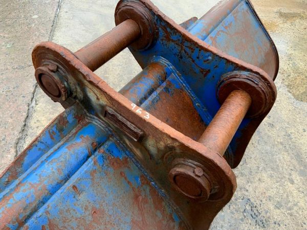 84" STRICKLAND GRADING BUCKET...80mm PINS. 963 377216634