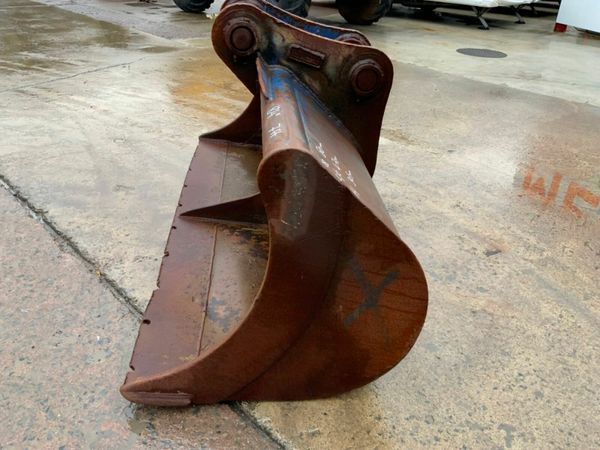 84" STRICKLAND GRADING BUCKET...80mm PINS. 963 377216638