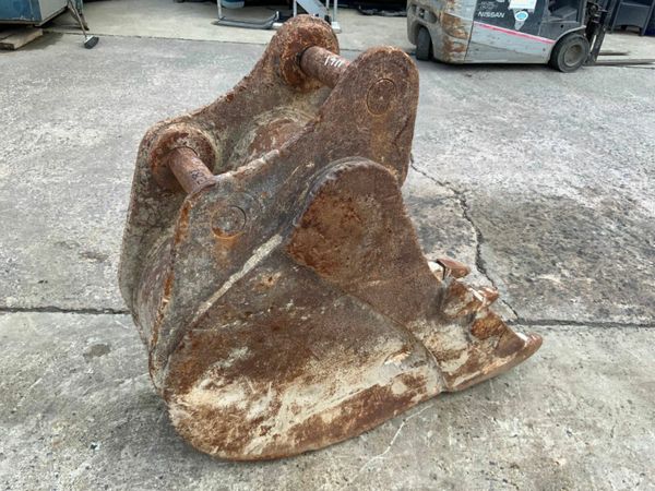 24" DIGGING BUCKET....80mm PINS.....281. 377216760