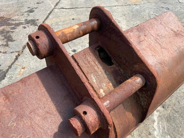 84" GRADING BUCKET.......80mm PINS.........952. 377216715