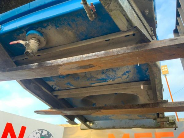 2000lt WESTERN BOWSER CHASSIS FRAME. 377216894