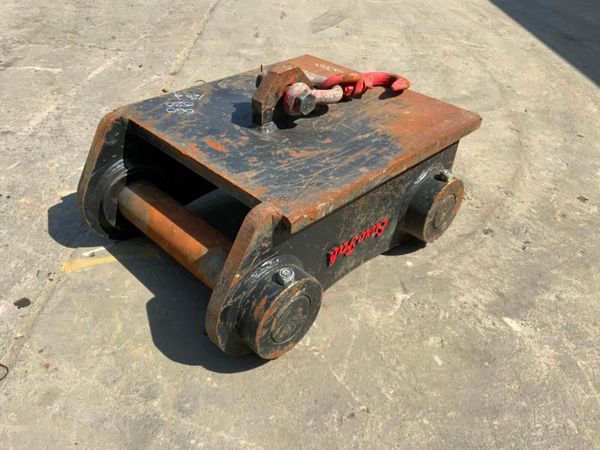 QUICK HITCH LIFTING ATTACHENT....130mm PINS. 377216898