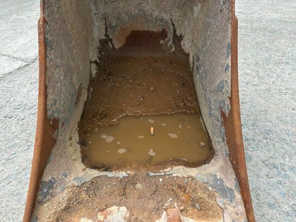 ** 24"... CAT ...BUCKET.... 45MM ..... 31 WA ** 377216940