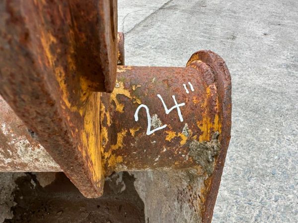 ** 24"... CAT ...BUCKET.... 45MM ..... 31 WA ** 377216944