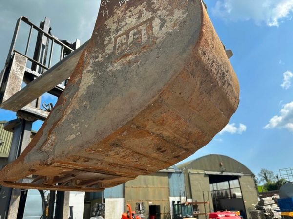 ** 24"... CAT ...BUCKET.... 45MM ..... 31 WA ** 377216955