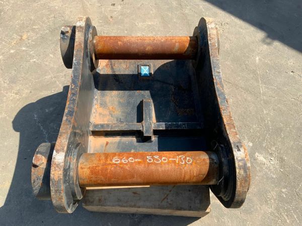 QUICK HITCH LIFTING ATTACHENT....130mm PINS. 377216904