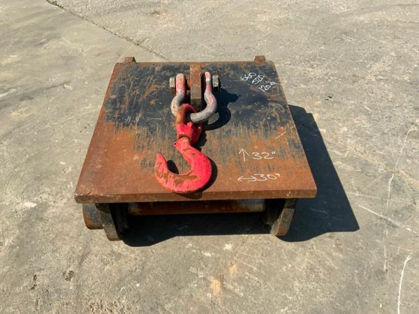 QUICK HITCH LIFTING ATTACHENT....130mm PINS. 377216906