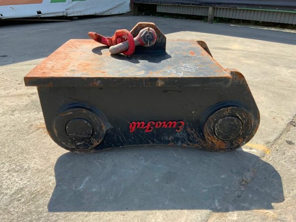 QUICK HITCH LIFTING ATTACHENT....130mm PINS. 377216907