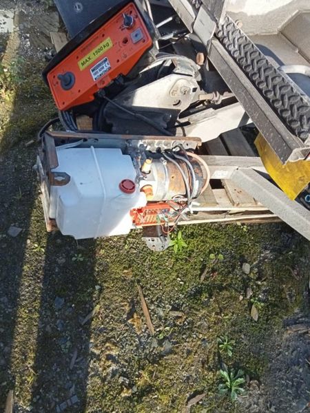 2018. DHOLLANDIA TUCK AWAY TAIL LIFT.. 377217065