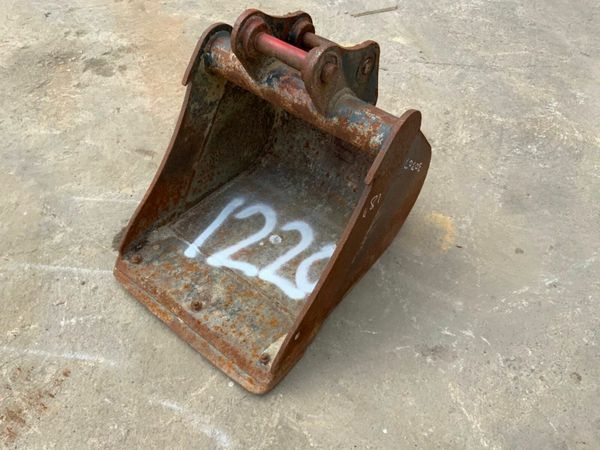 18" MINI DIGGER BUCKET.....30mm PINS......1220/5. 377217066