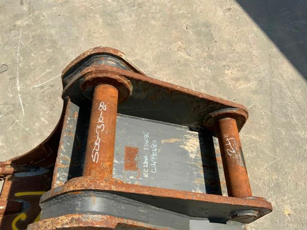 24" DIGGING BUCKET....20 TONNE...80mm PINS..130D 377217007