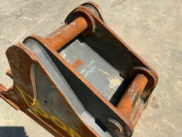 24" DIGGING BUCKET....20 TONNE...80mm PINS..130D 377217009
