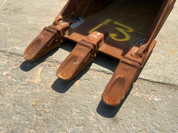 24" DIGGING BUCKET....20 TONNE...80mm PINS..130D 377217013