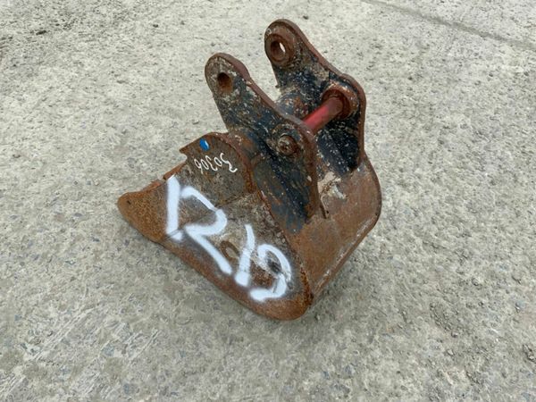 12" KEEN DIGGING BUCKET.....30mm PINS....1219/12 377217140