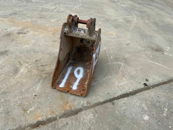 12" KEEN DIGGING BUCKET.....30mm PINS....1219/12 377217143