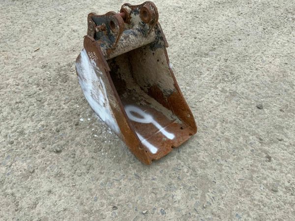 12" KEEN DIGGING BUCKET.....30mm PINS....1219/12 377217145