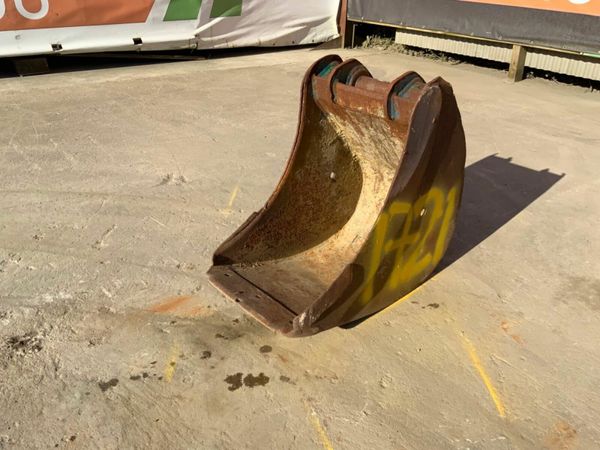 18" SCOOP BUCKET.....60mm PINS.......1721 377217149