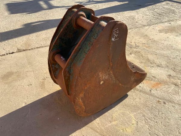 18" SCOOP BUCKET.....60mm PINS.......1721 377217153