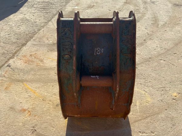 18" SCOOP BUCKET.....60mm PINS.......1721 377217154