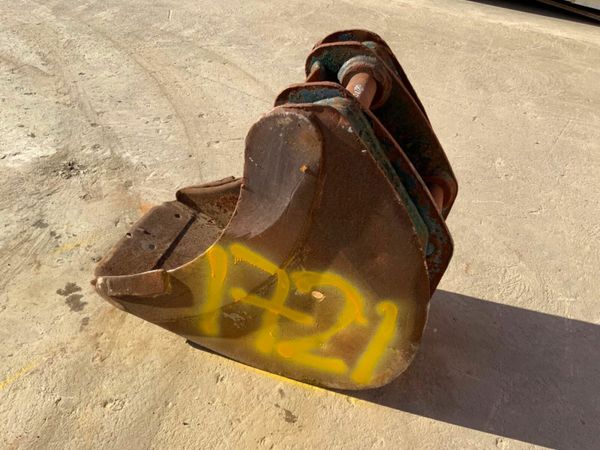 18" SCOOP BUCKET.....60mm PINS.......1721 377217158