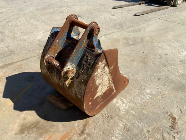 24" DIGGING BUCKET......45mm PINS.....1775. 377217196