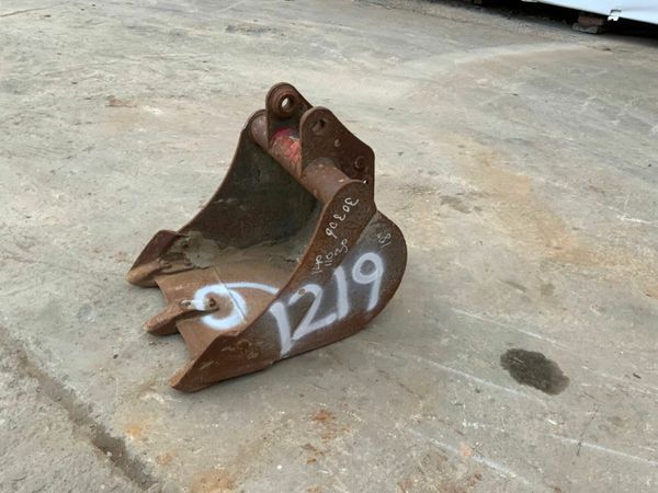 18" MINI DIGGER BUCKET.....30mm PINS......1219/6. 377217105