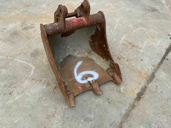 18" MINI DIGGER BUCKET.....30mm PINS......1219/6. 377217107