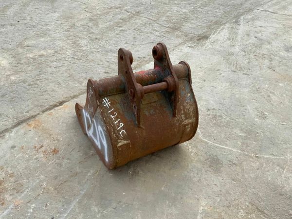 18" MINI DIGGER BUCKET.....30mm PINS......1219/6. 377217111