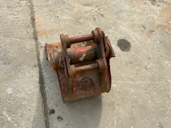 12" MINI DIGGER BUCKET.......30mm PINS.....1220/3 377217125