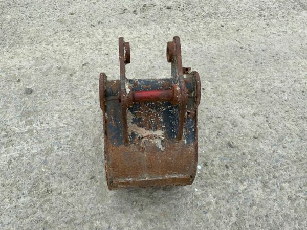 12" KEEN DIGGING BUCKET.....30mm PINS....1219/12 377217139