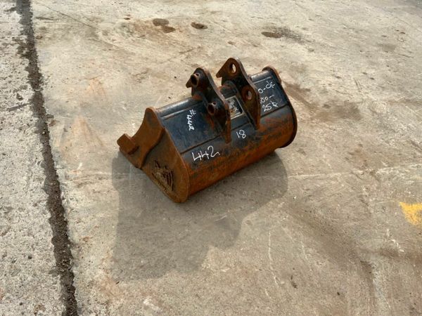 18" RHINOX DIGGER BUCKET....25mm PINS...442/18. 377217277