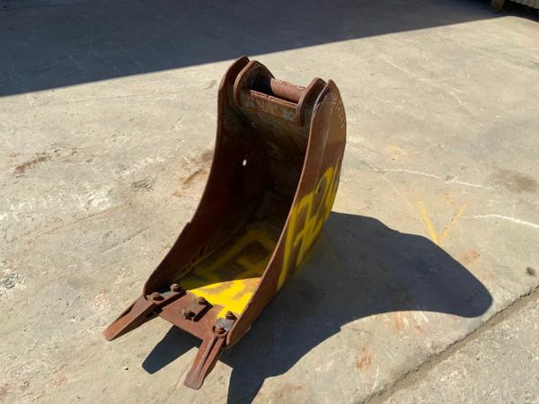 14" SCOOP BUCKET.......60mm PINS........1724. 377217282