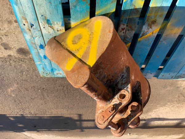 24" MINI DIGGER BUCKET.....30mm PINS......16MH 377217200