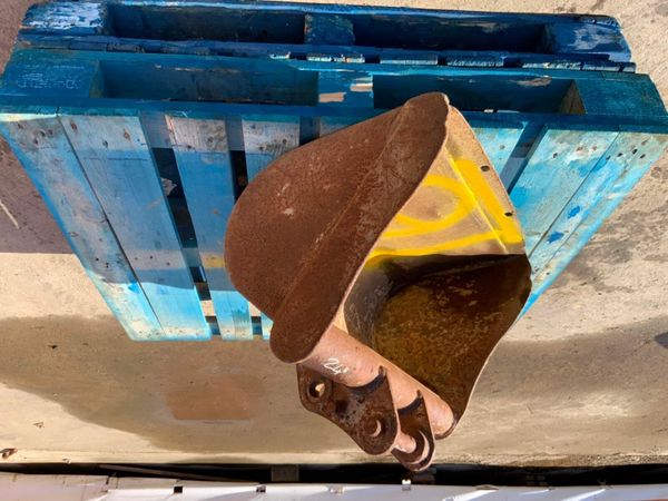 24" MINI DIGGER BUCKET.....30mm PINS......16MH 377217204