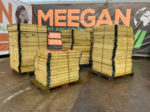 PLASTIC ground mats TILES .....5 euros each. 377217206