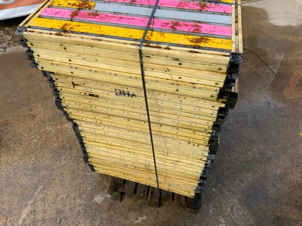 PLASTIC ground mats TILES .....5 euros each. 377217208