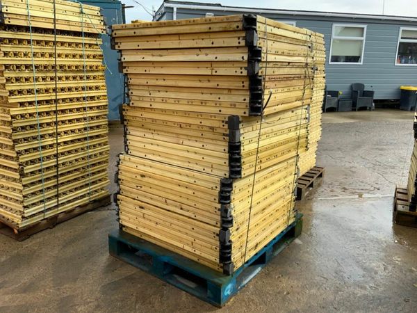 PLASTIC ground mats TILES .....5 euros each. 377217213