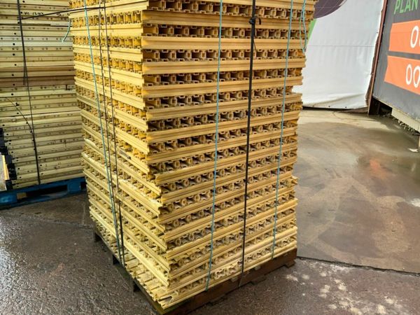 PLASTIC ground mats TILES .....5 euros each. 377217216