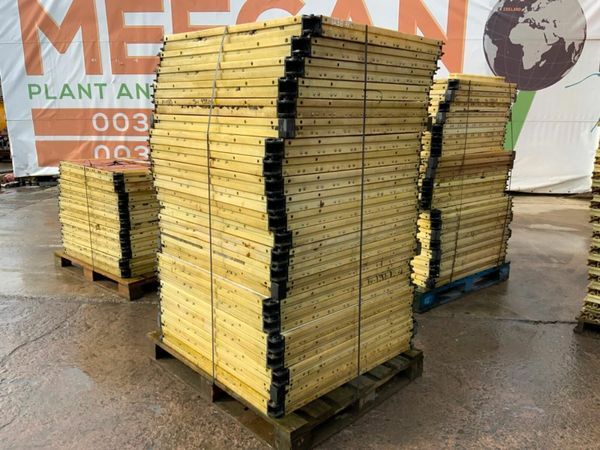 PLASTIC ground mats TILES .....5 euros each. 377217221