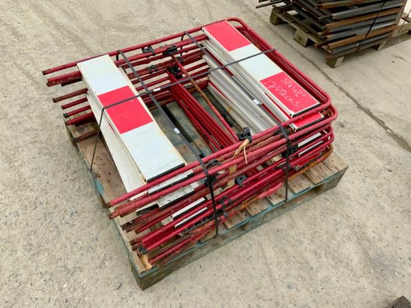 MANHOLE SAFETY BARRIERS..31 x 42 377217367