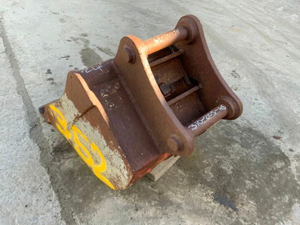 24" DIGGING BUCKET...4/6 TONNE......45mm....352 377217373