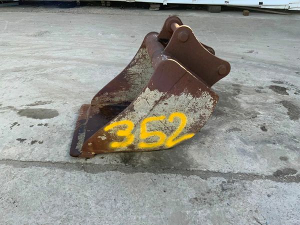 24" DIGGING BUCKET...4/6 TONNE......45mm....352 377217376