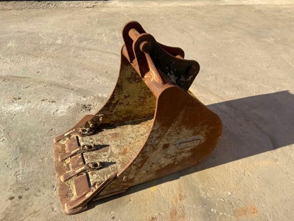 24" DIGGING BUCKET......50mm PINS........1732. 377217315