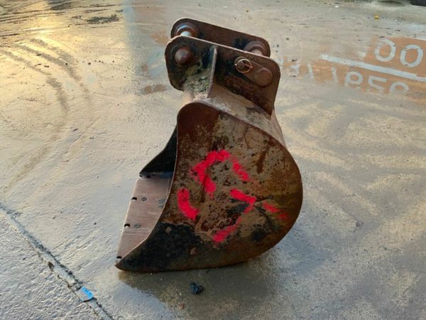 *** 24" DIGGING BUCKET.....45mm PINS......1155 377217576