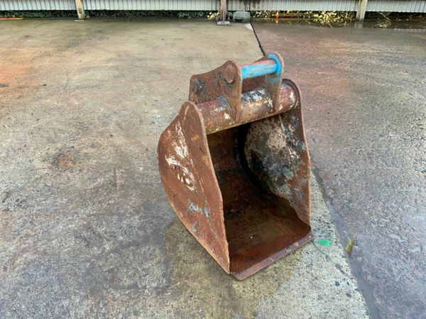 18" BMC DIGGING BUCKET.....45mm PINS......1159 377217596