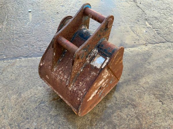 18" BMC DIGGING BUCKET.....45mm PINS......1159 377217597